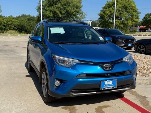 Used 2017 Toyota RAV4 Limited w/ Advanced Technology Package FWD image 8