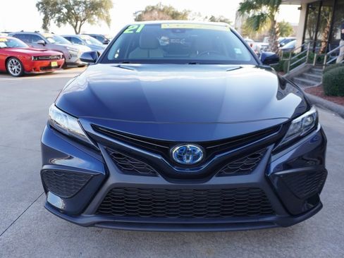 Used 2021 Toyota Camry SE w/ Audio Upgrade Package image 2