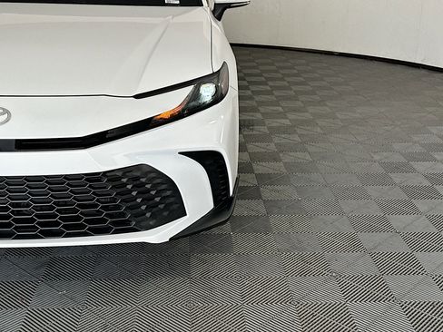 Used 2025 Toyota Camry SE FWD image 9
