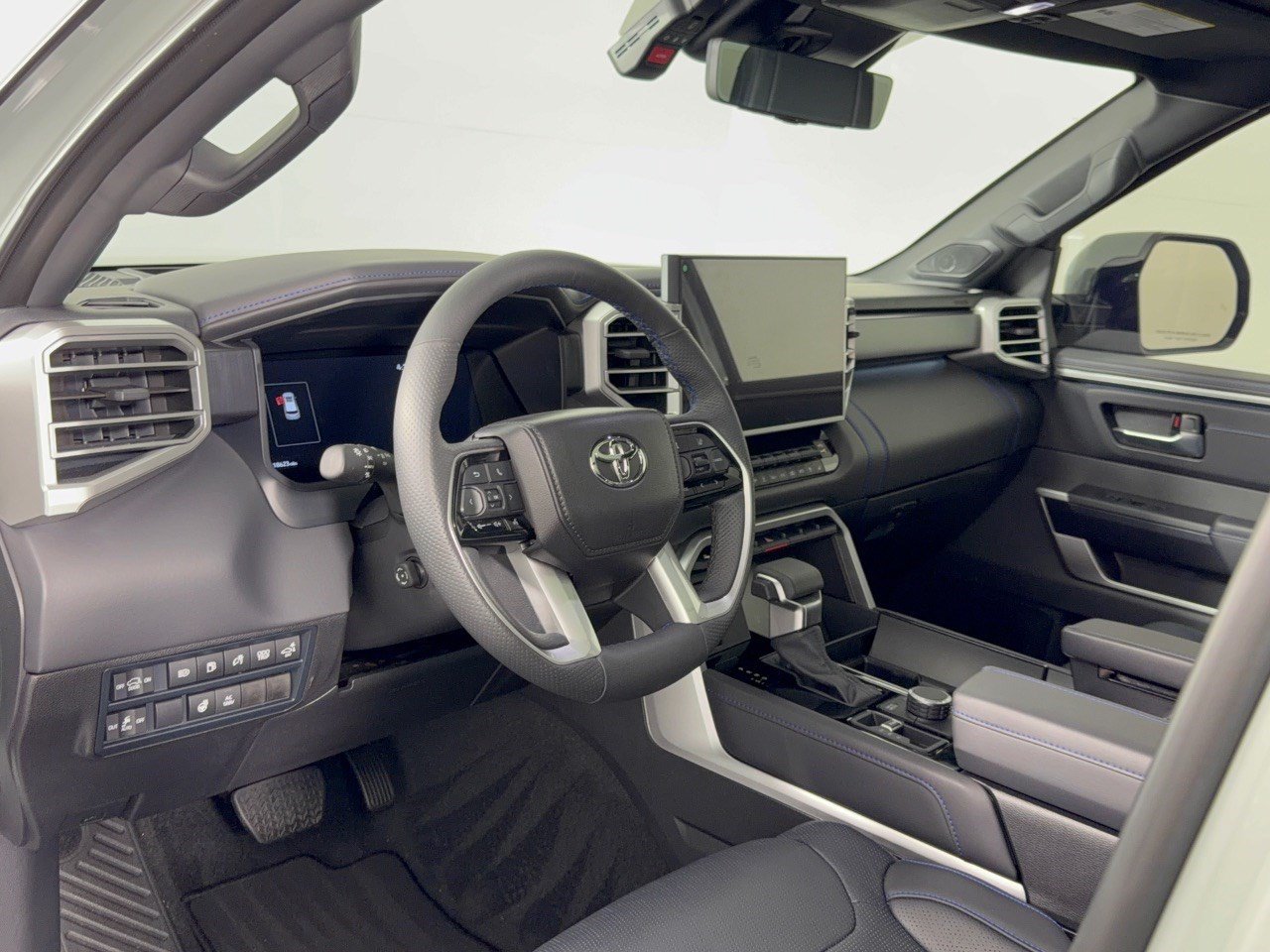 Used 2025 Toyota Sequoia Capstone AWD/4WD image 4
