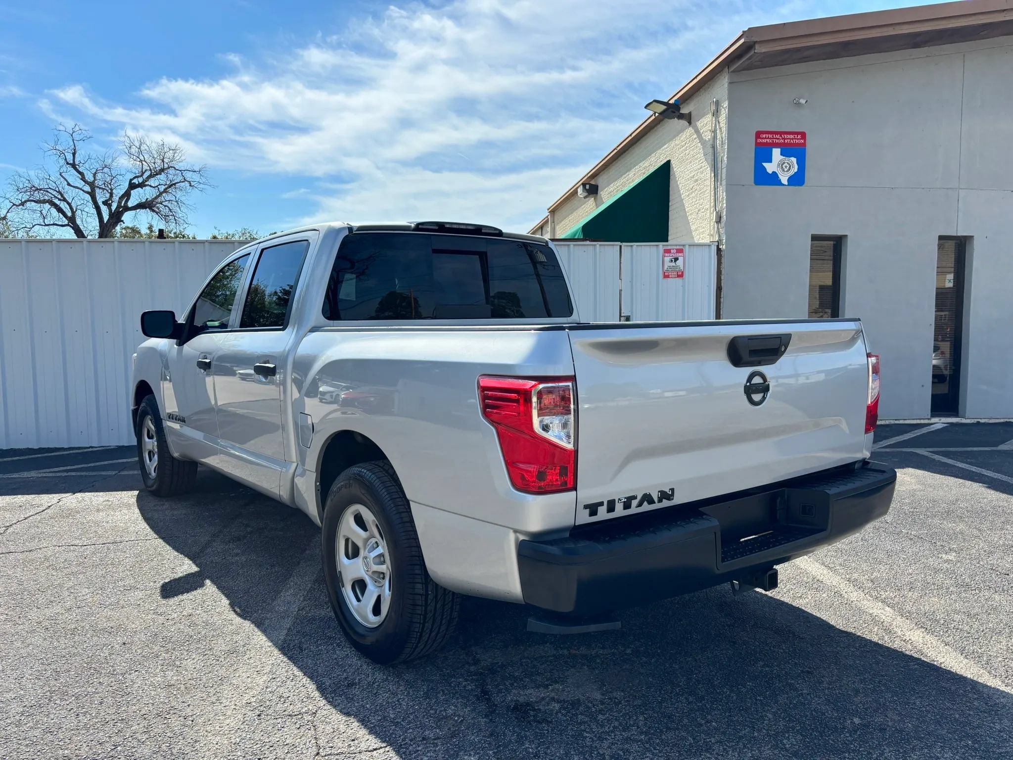 Used 2019 Nissan Titan S w/ S Utility Package RWD image 3