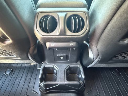 Used 2021 Jeep Gladiator Mojave image 17