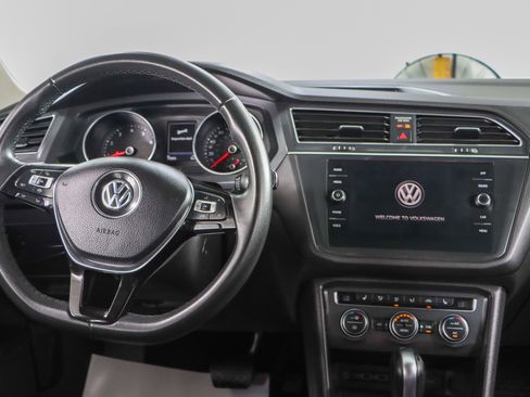 Used 2020 Volkswagen Tiguan SE image 17