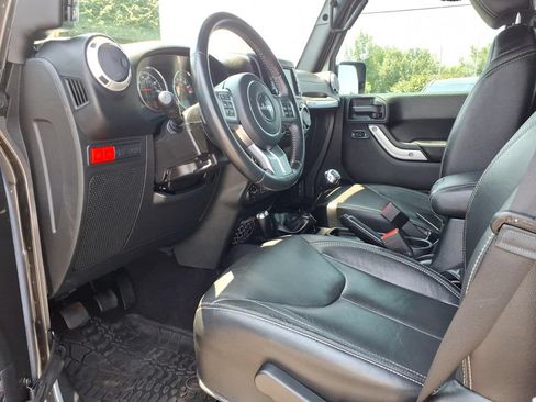 Used 2016 Jeep Wrangler Unlimited Rubicon AWD/4WD image 10