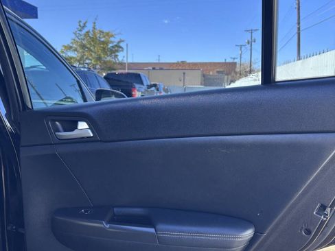 Used 2017 Kia Sportage EX image 18