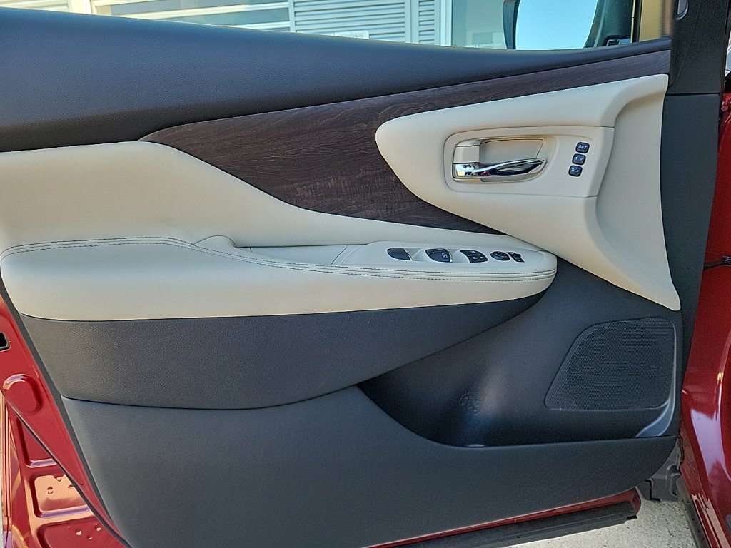 Certified 2024 Nissan Murano Platinum w/ Cargo Package AWD/4WD image 31