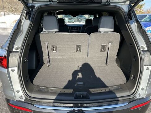 Used 2024 Buick Enclave Essence w/ Technology Package image 21