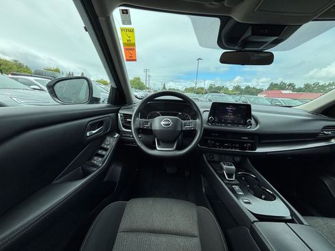 Used 2025 Nissan Rogue SV FWD image 36