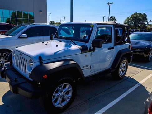 Used 2015 Jeep Wrangler Sport AWD/4WD image 2