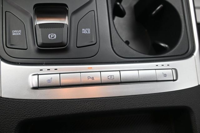 Used 2025 Kia Carnival FWD image 18