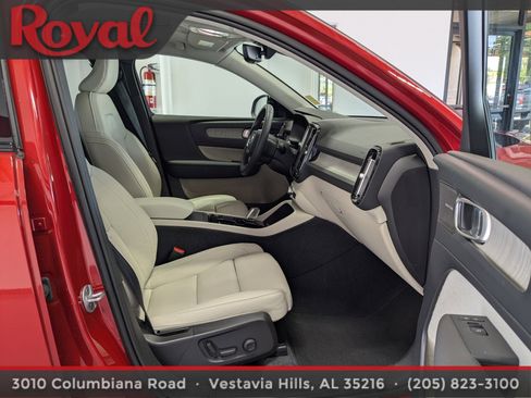 Certified 2024 Volvo XC40 B5 Plus w/ Protection Package Premier image 8