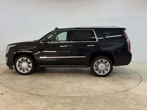 Used 2020 Cadillac Escalade Platinum RWD image 2