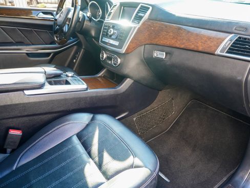 Used 2013 Mercedes-Benz GL 450 4MATIC image 24