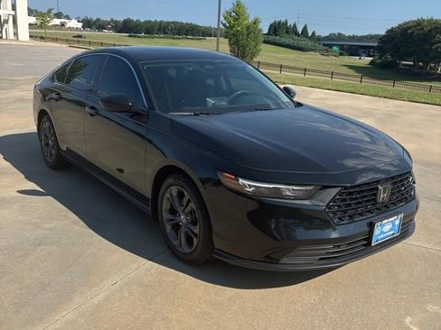 Used 2023 Honda Accord EX image 1