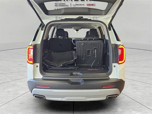 Used 2023 GMC Acadia SLE w/ Driver Convenience Package image 28