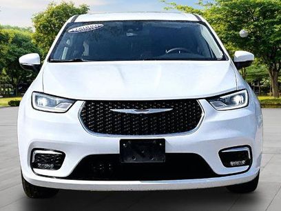Used 2023 Chrysler Pacifica Touring-L