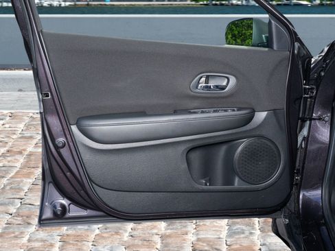 Used 2016 Honda HR-V LX image 10