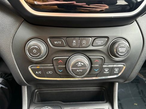 Used 2019 Jeep Cherokee Limited AWD/4WD image 22