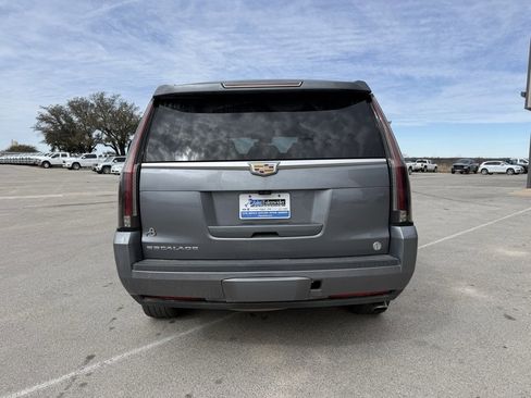 Used 2019 Cadillac Escalade Luxury image 4