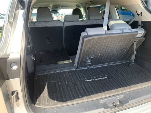 Used 2023 Toyota Highlander LE image 36