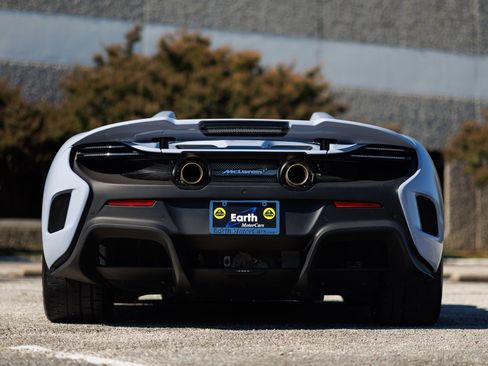 Used 2016 McLaren 675LT Spider image 31