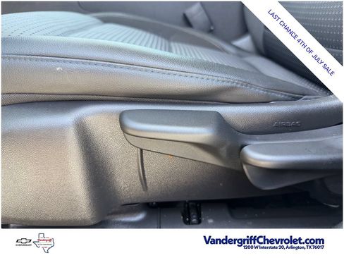 Used 2025 Chevrolet Trax LT w/ LT Convenience Package FWD image 23