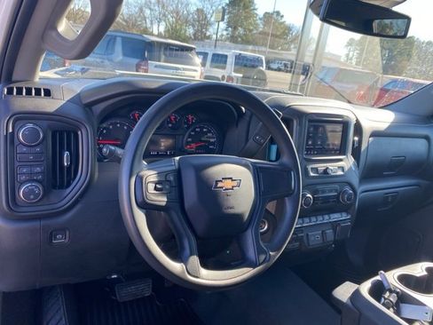 Used 2024 Chevrolet Silverado 2500 Custom w/ Custom Value Package image 17