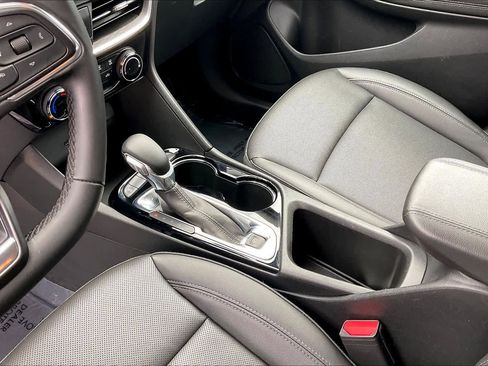 Used 2024 Buick Encore GX Sport Touring FWD image 16