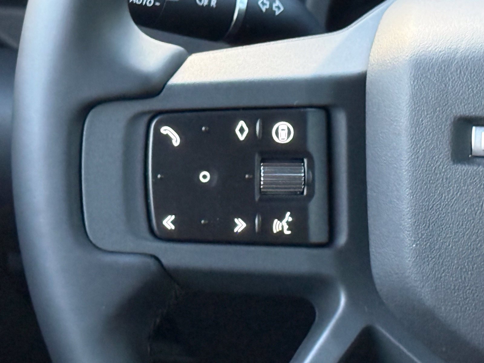 New 2026 Land Rover Defender 110 X-Dynamic SE AWD/4WD image 35