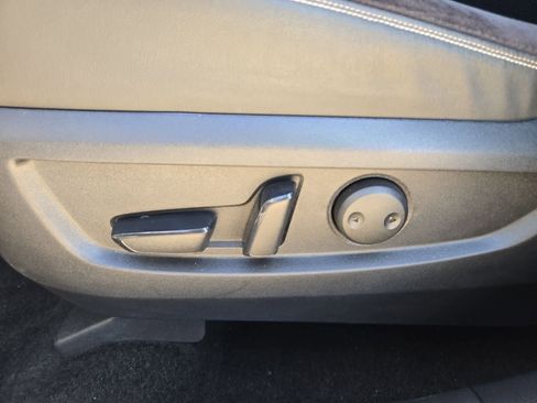 Used 2019 INFINITI QX50 Essential w/ Sensory Package image 17