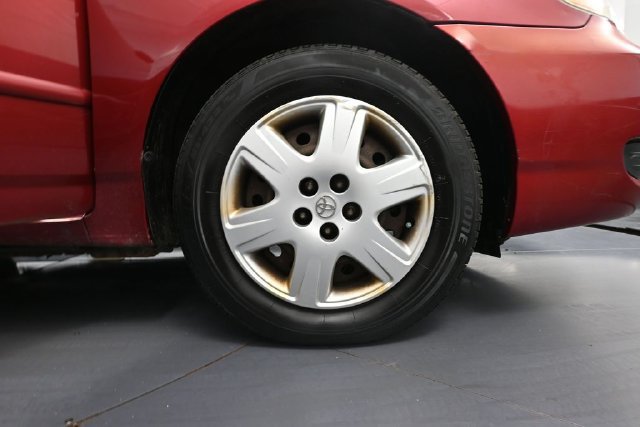 Used 2005 Toyota Corolla LE w/ Audio Value Pkg FWD image 11