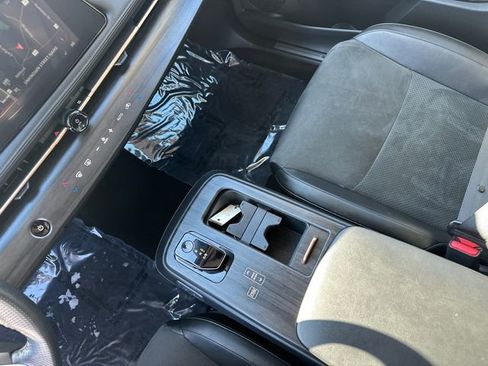 Used 2023 Nissan Ariya AWD image 35