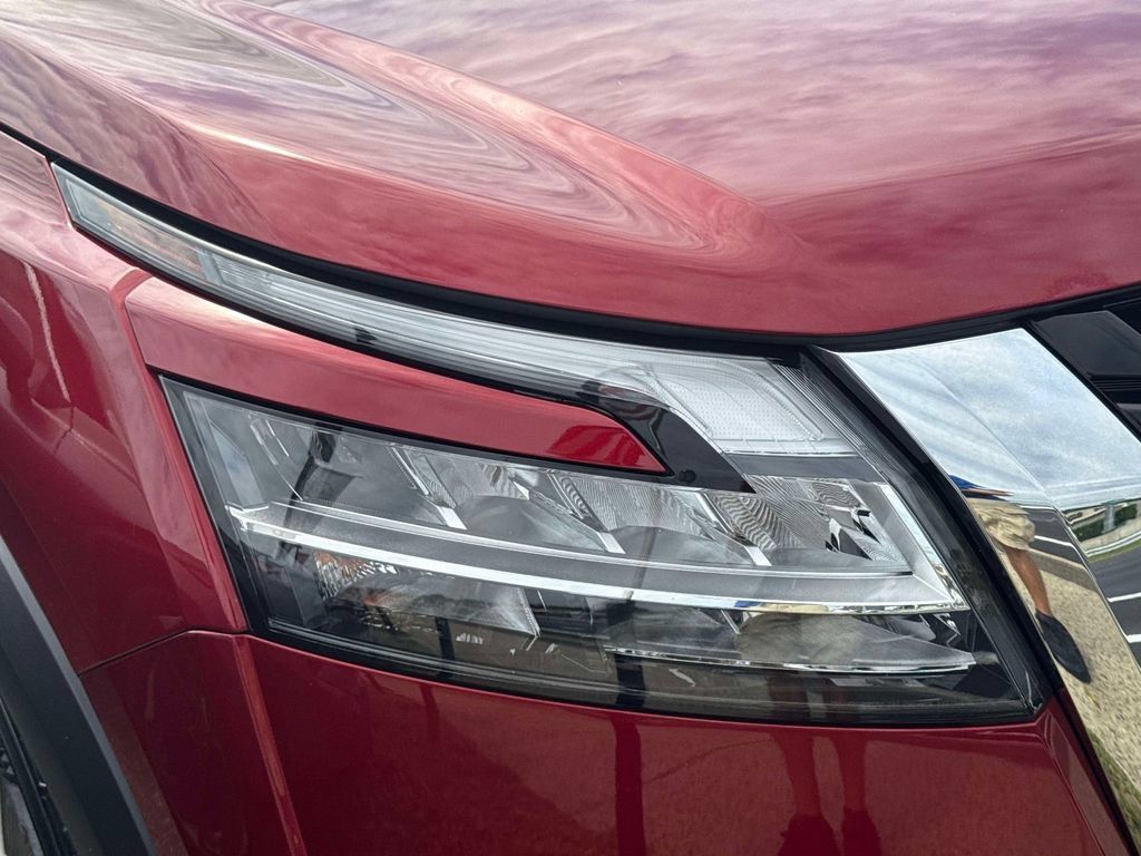 Used 2024 Nissan Pathfinder SL AWD/4WD image 8