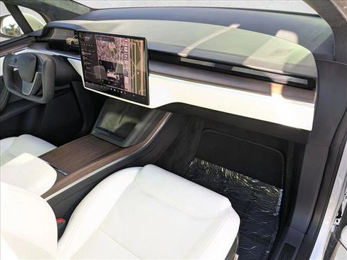 Used 2022 Tesla Model X image 22