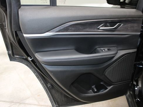 Used 2023 Jeep Grand Cherokee Limited image 19