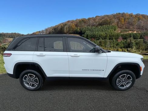 Used 2023 Jeep Grand Cherokee Trailhawk image 8