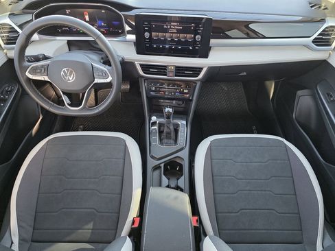 New 2026 Volkswagen Taos SE FWD image 22