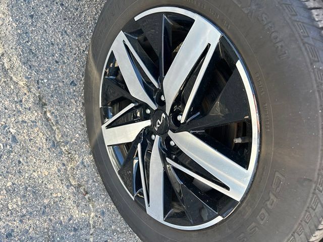 Certified 2023 Kia Sorento S w/ Panoramic Sunroof Package FWD image 2