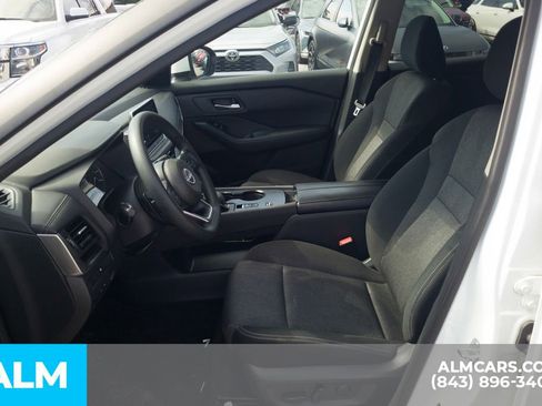 Used 2024 Nissan Rogue SV image 6