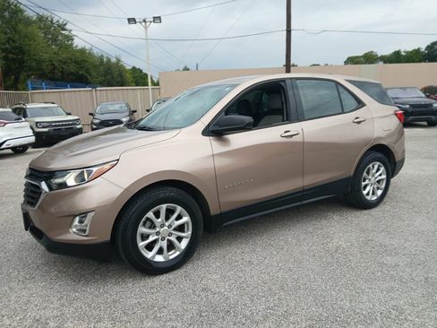 Used 2019 Chevrolet Equinox LS FWD image 1