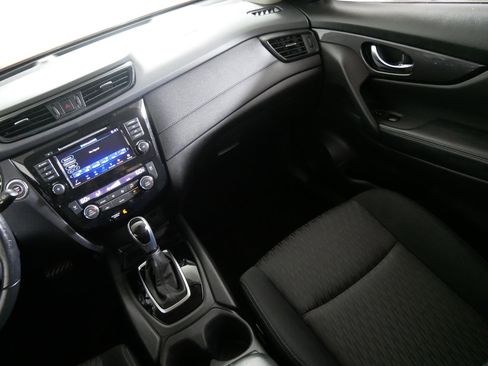 Used 2020 Nissan Rogue SV AWD/4WD image 11