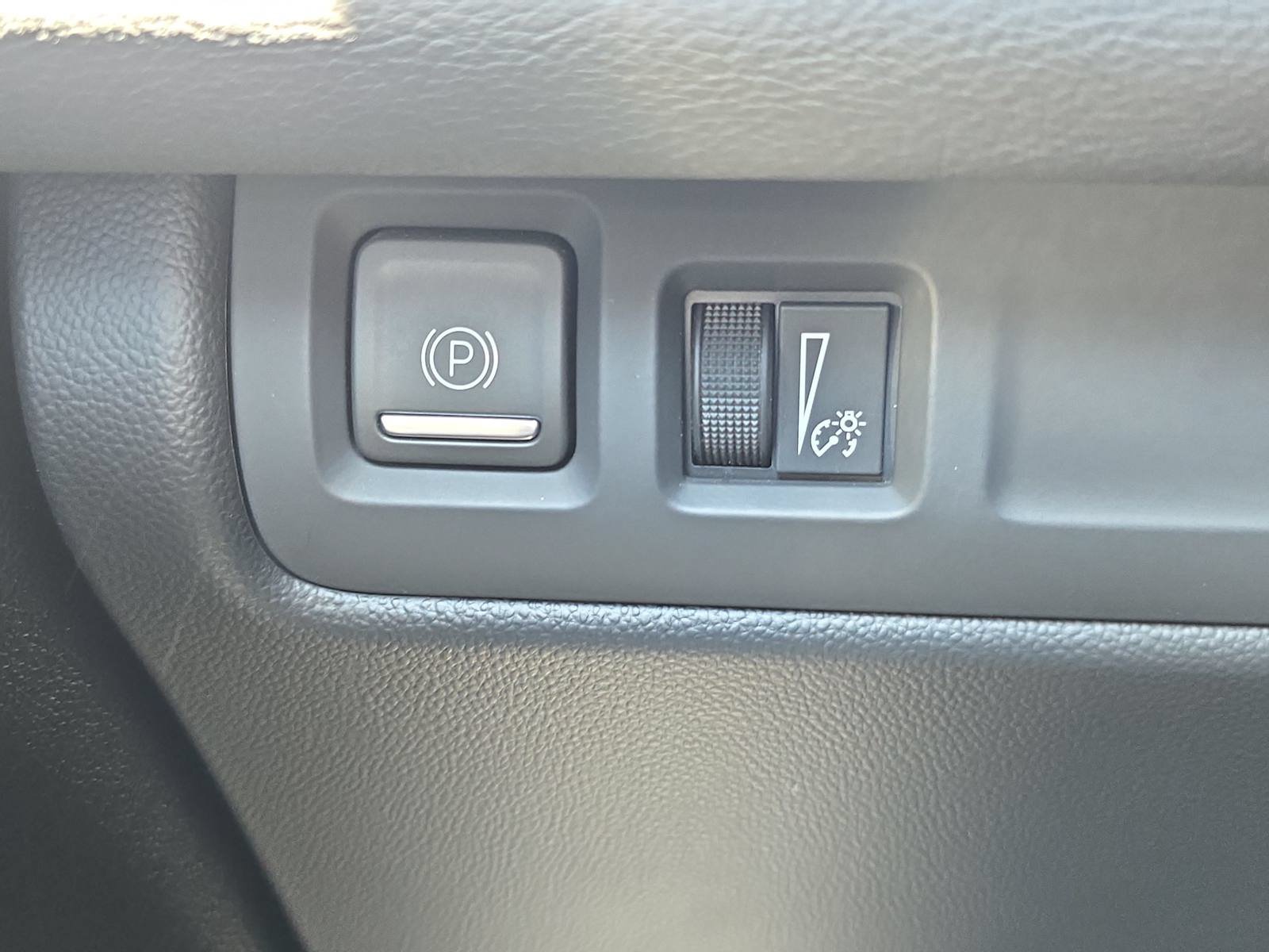 Used 2025 Cadillac XT4 Premium Luxury FWD image 23
