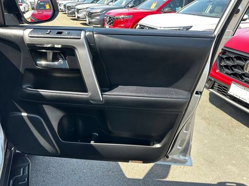 Used 2020 Toyota 4Runner SR5 AWD/4WD image 13
