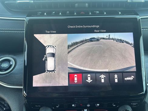 Used 2023 Jeep Grand Cherokee Limited w/ Luxury Tech Group II AWD/4WD image 9