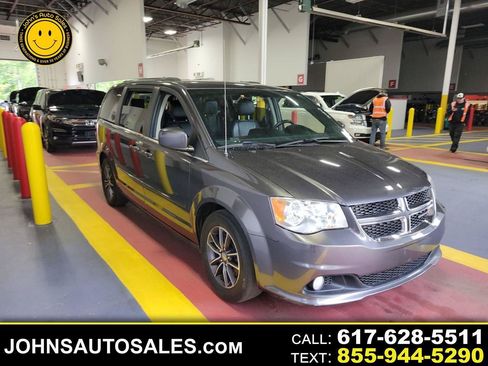 Used 2017 Dodge Grand Caravan SXT FWD image 1