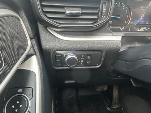 Used 2022 Ford Explorer XLT image 40