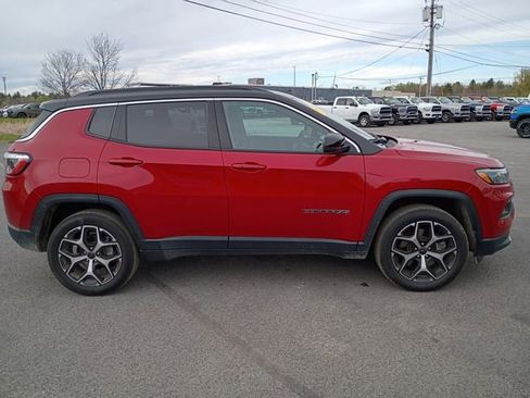 Used 2025 Jeep Compass Limited AWD/4WD image 5
