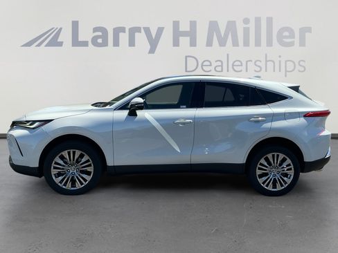 Used 2023 Toyota Venza Limited AWD/4WD image 2