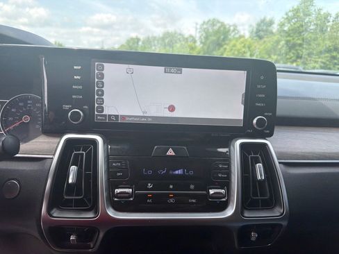 Used 2022 Kia Sorento S w/ Panoramic Sunroof Package AWD/4WD image 11