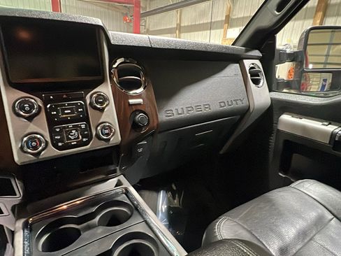 Used 2015 Ford F250 Lariat w/ Chrome Package image 13